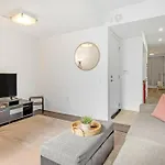 Suite In The Heart Of Downtown Toronto