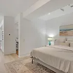 Suite In The Heart Of Downtown Toronto
