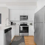 Designer Yorkdale 2Br Townhouse, Private Patio, Parking
