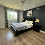 Spectacular 3 Bedroom 2 Wr House - Close To Airport