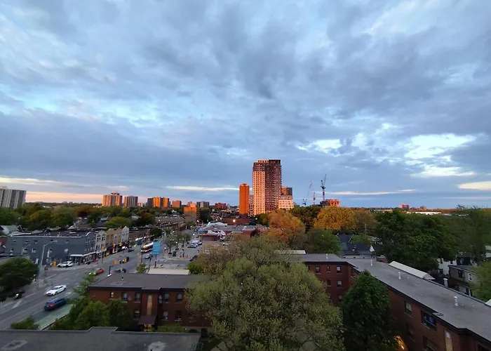 Luxury 1Br& Den Minutes To Transit & Danforth