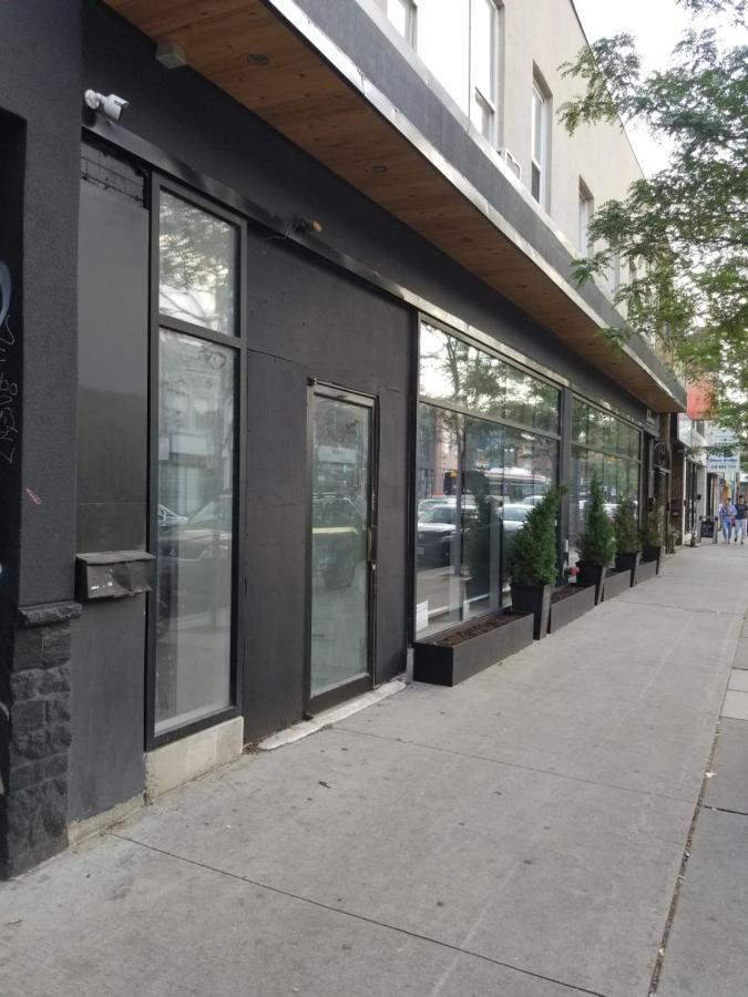 Gasthof Dragon Gate Toronto