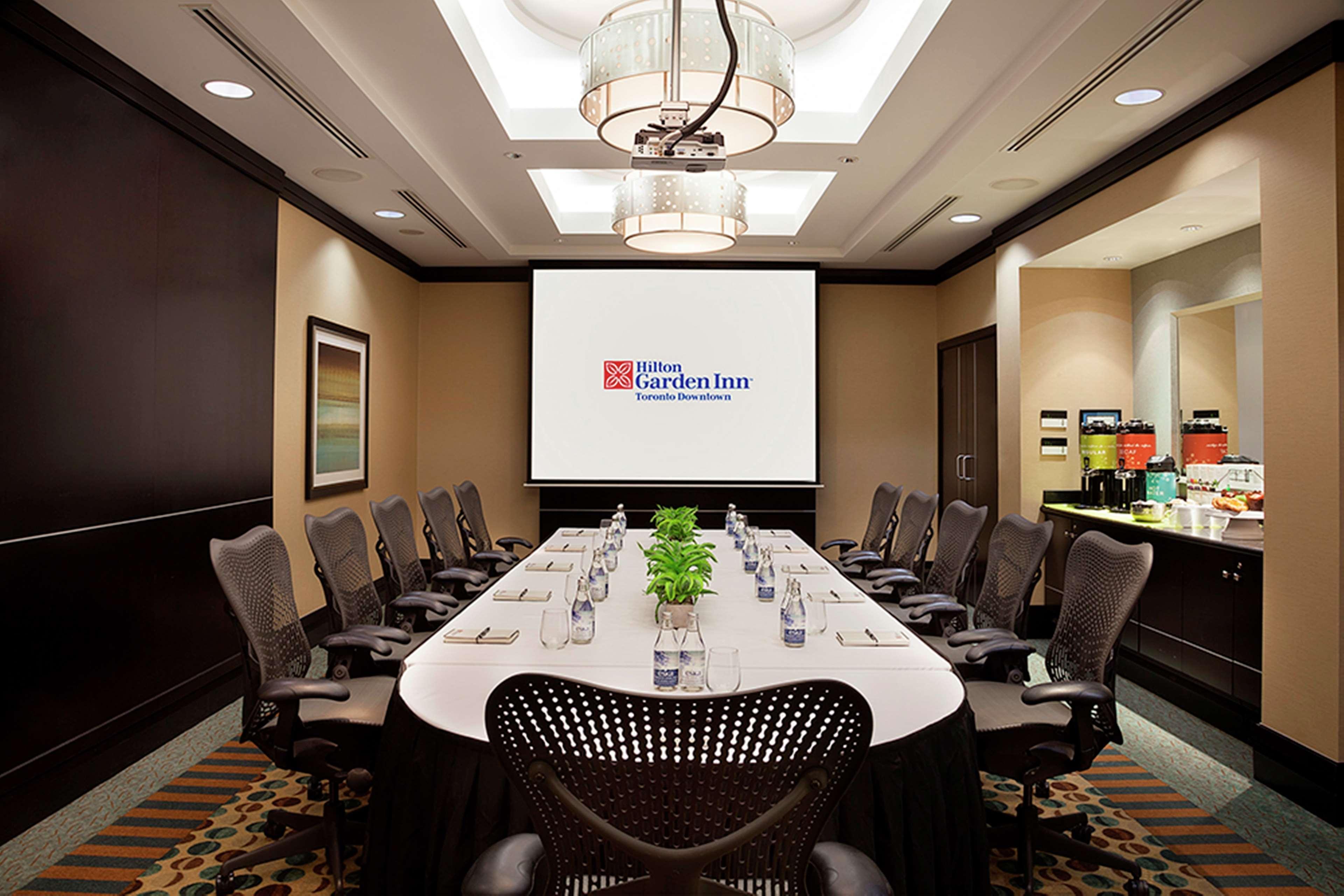 Revery Downtown, Curio Collection By Hilton Hotel Toronto