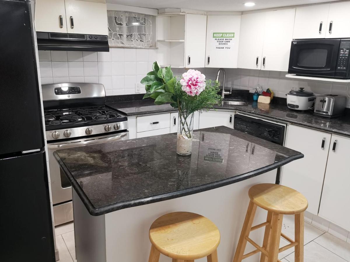 Gasthof Tidy Private With Full Kitchen Toronto