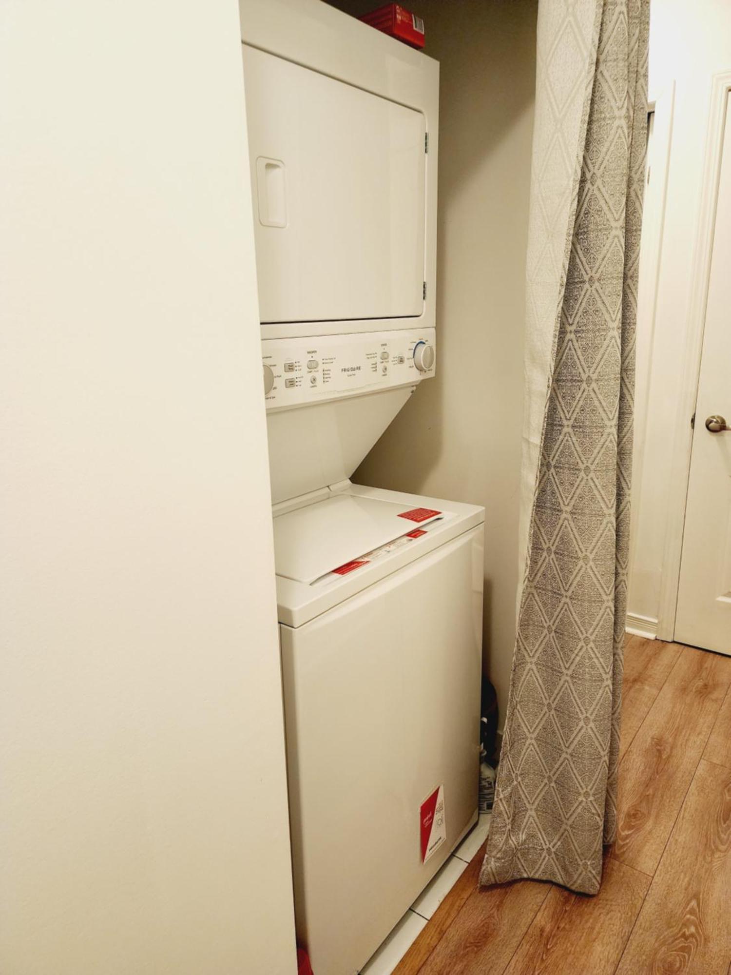 Beautiful Townhouse Near Yorkdale Mall, Wilson Subway Toronto