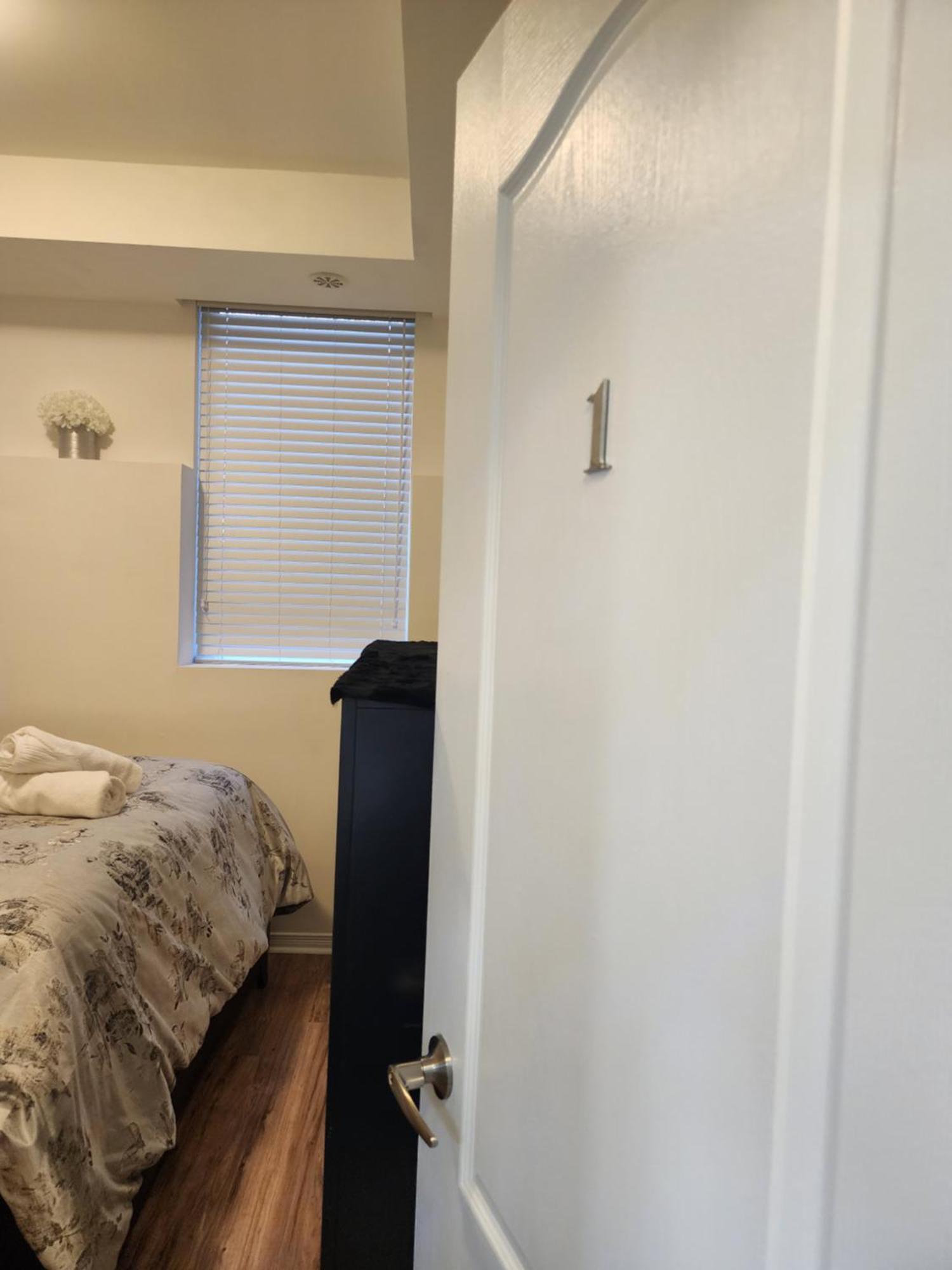 Apartment Beautiful Townhouse Near Yorkdale Mall, Wilson Subway Toronto
