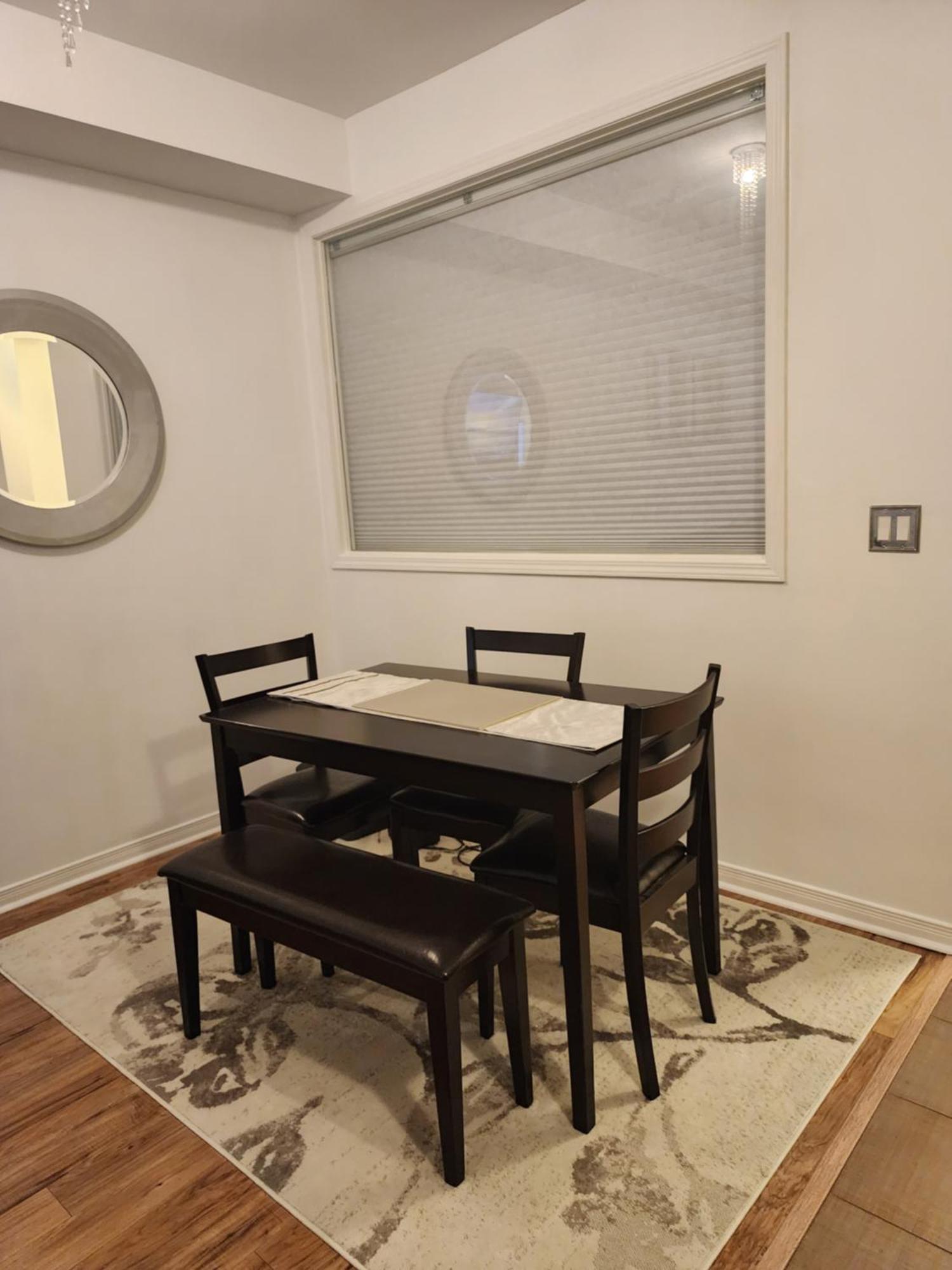 Beautiful Townhouse Near Yorkdale Mall, Wilson Subway Apartment *