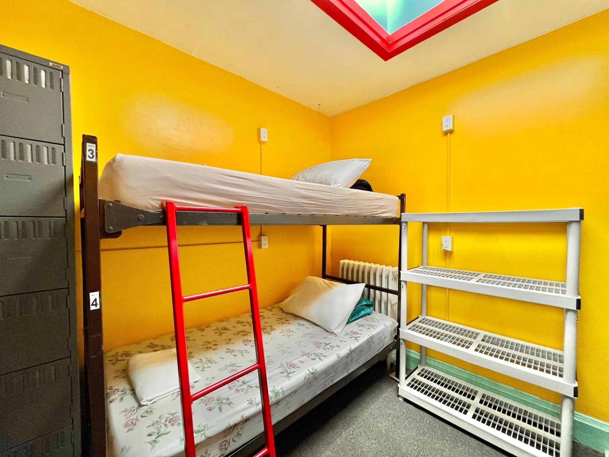 The Only Backpacker's (adults Only) Toronto