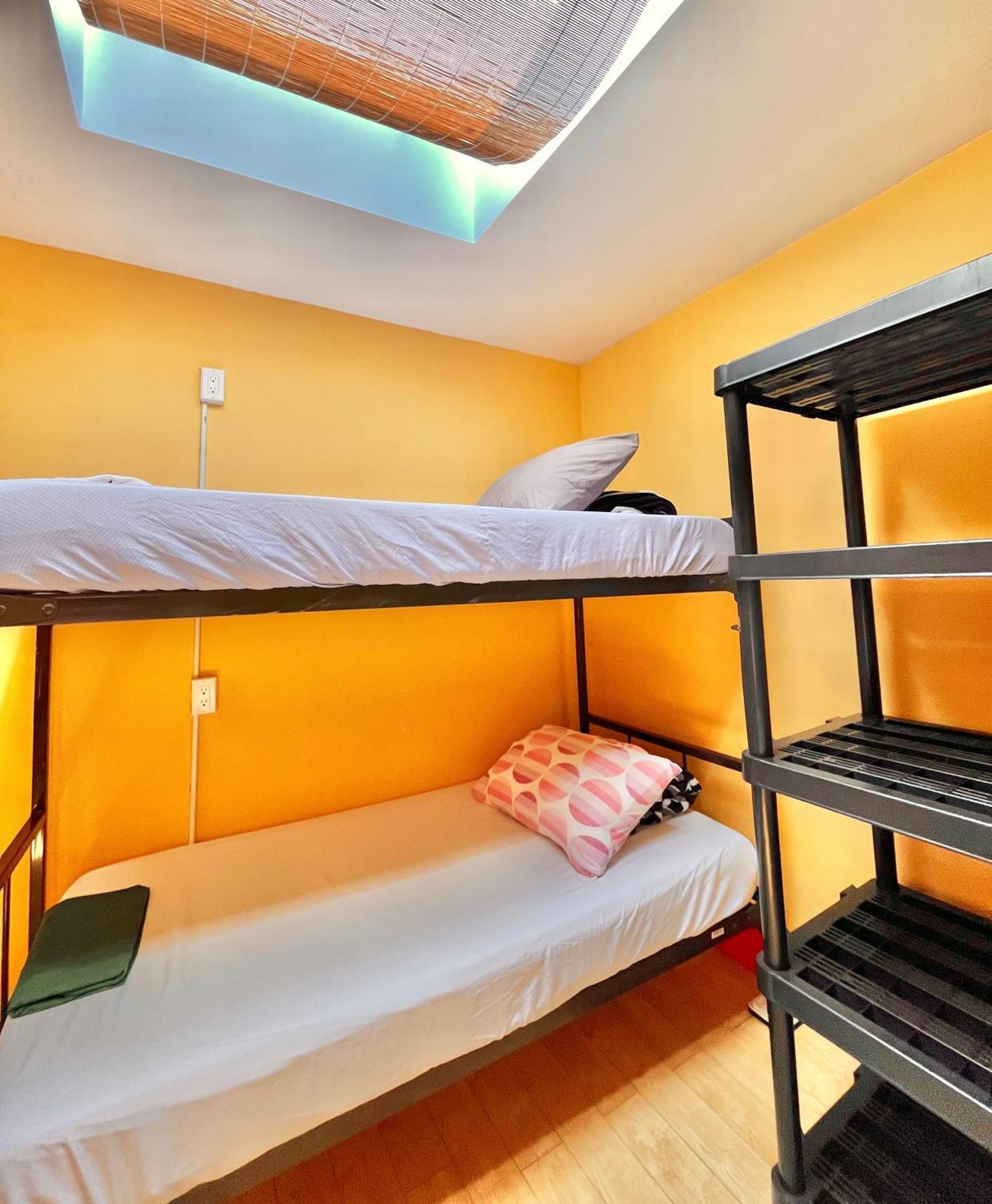 The Only Backpacker's (adults Only) Hostel Toronto