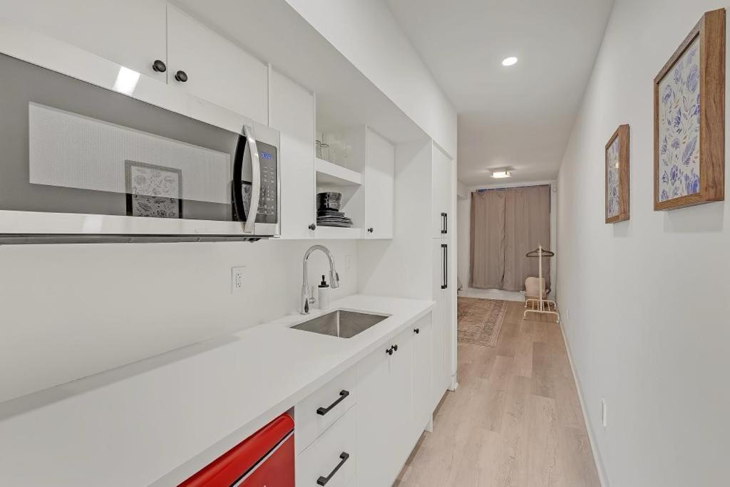 Apartment In The Heart Of Downtown Toronto