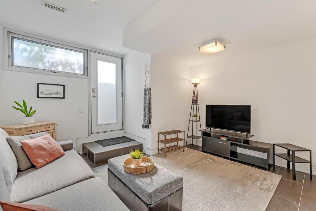 Apartment In The Heart Of Downtown *