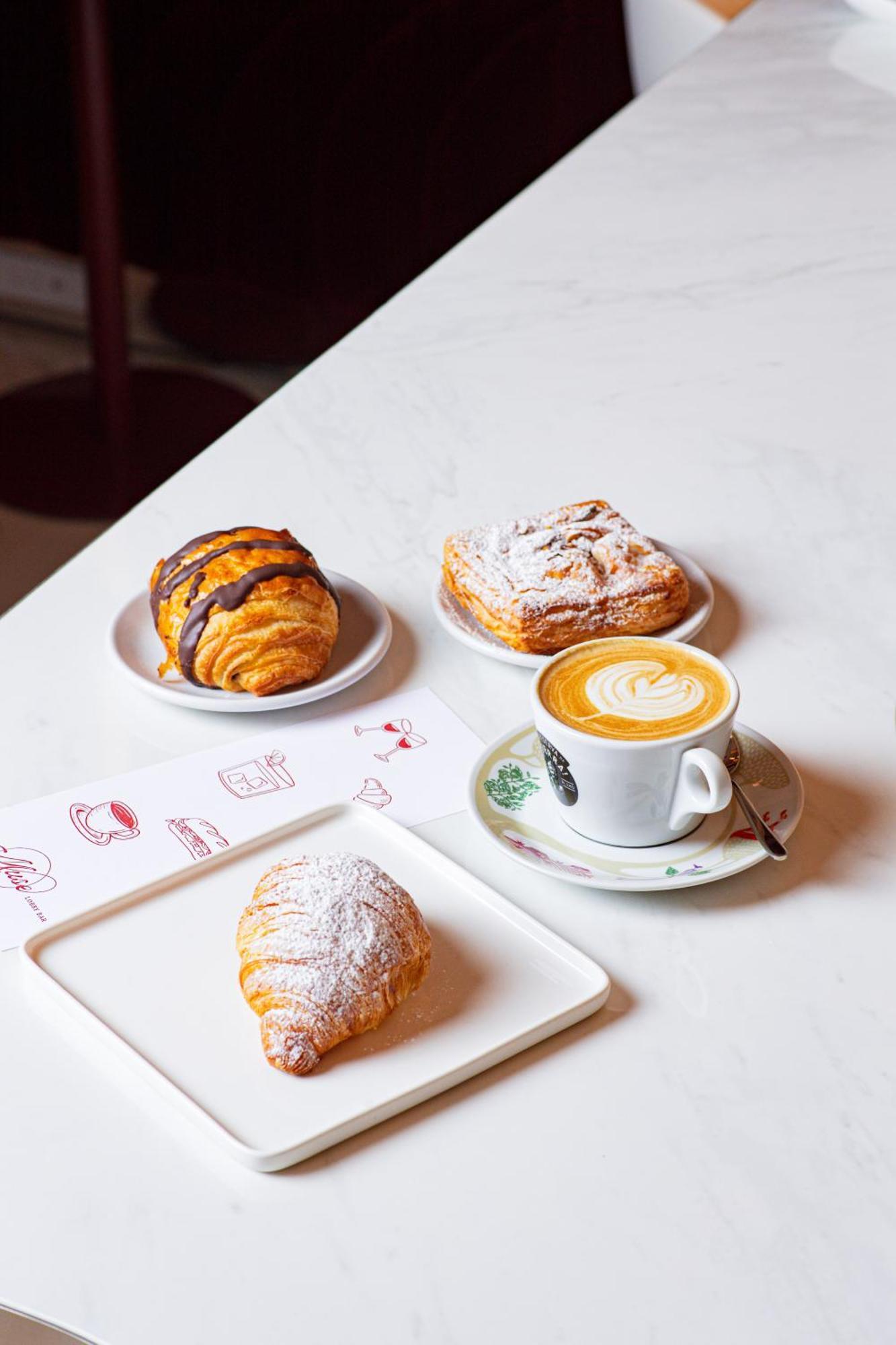 Revery Downtown, Curio Collection By Hilton Toronto