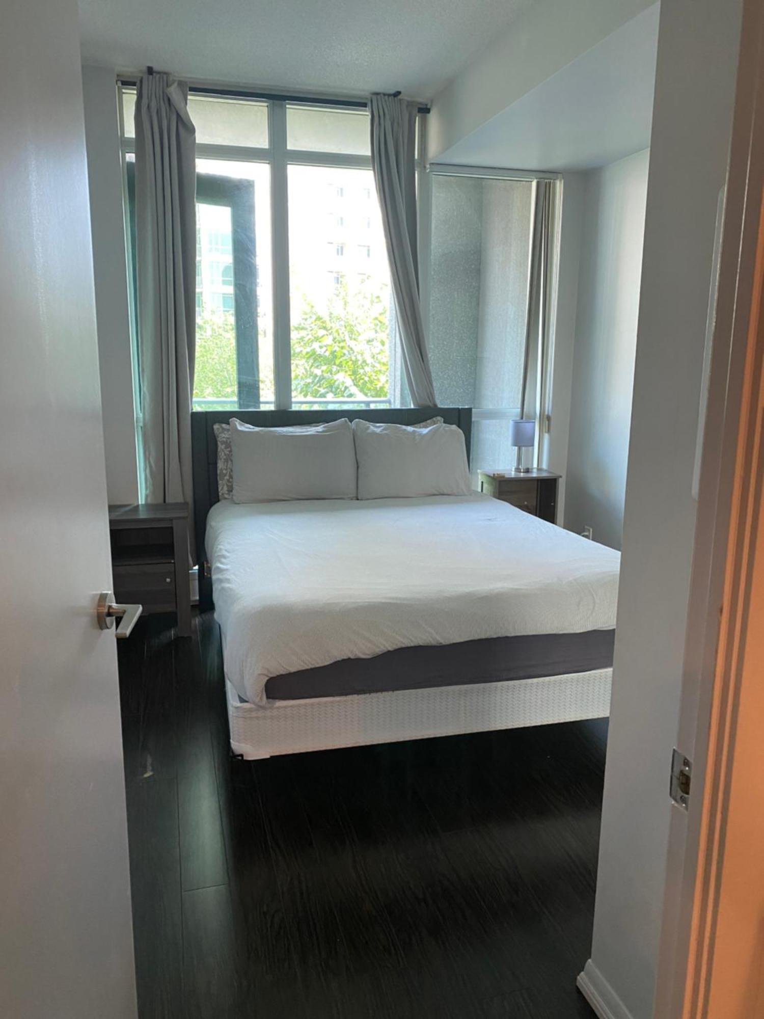 Executive 1 Bedroom Sleeps 2 Apartment Toronto
