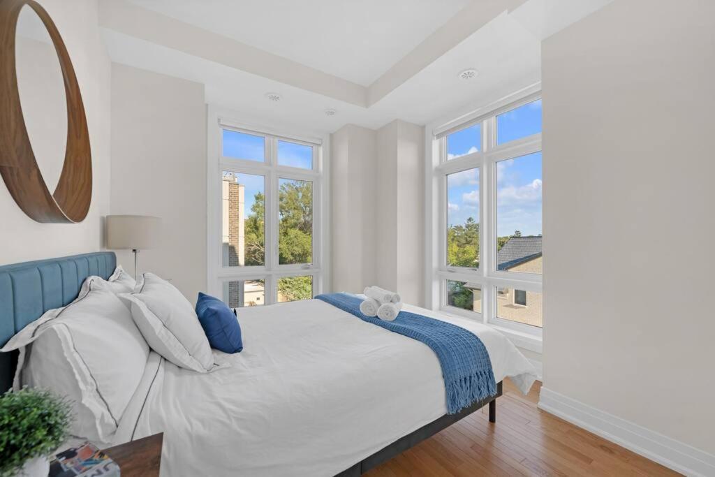 Designer Yorkdale 2br Townhouse, Private Patio, Parking * Toronto