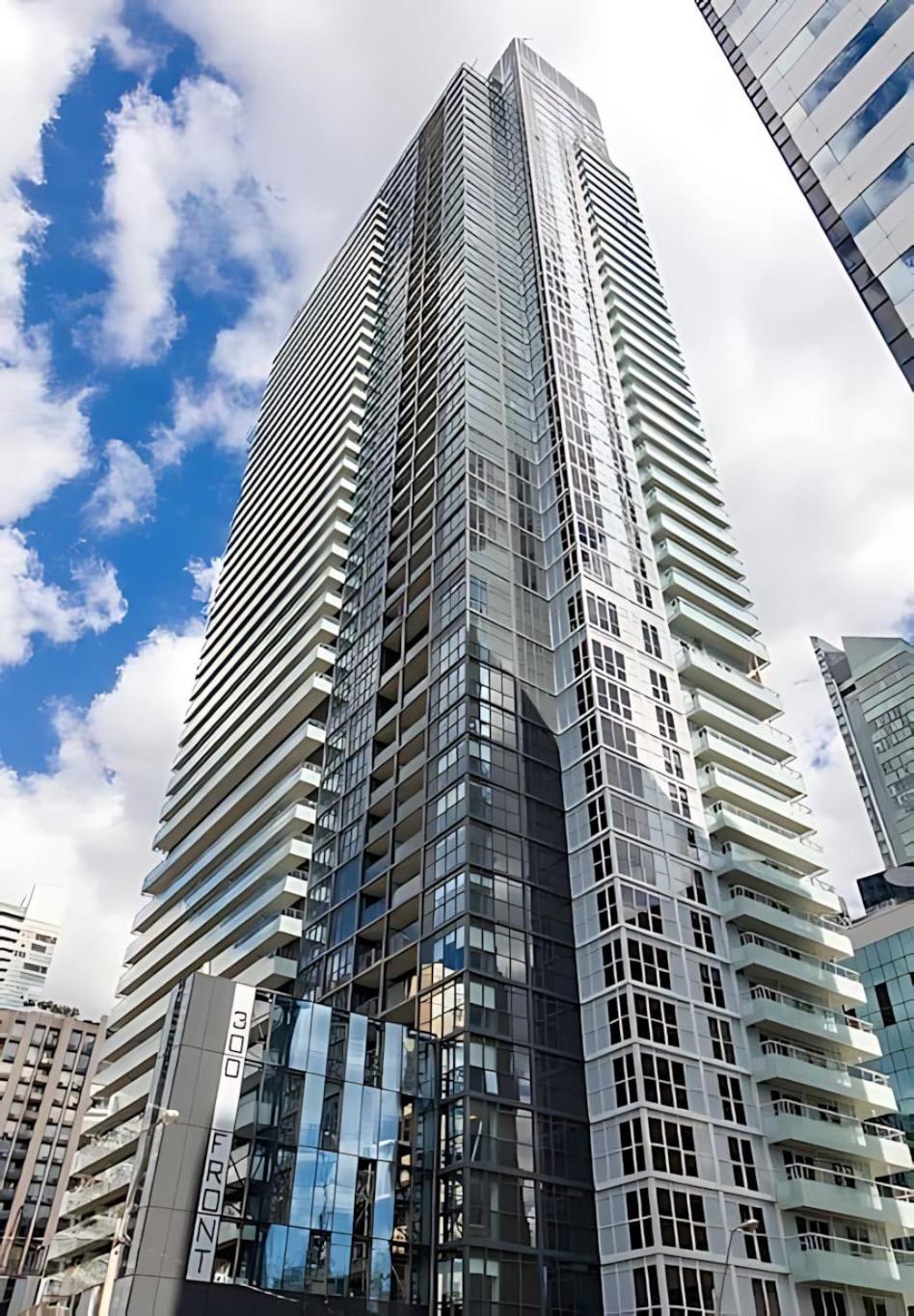 Loft With Stunning Views Of Cn Tower Holiday home Toronto