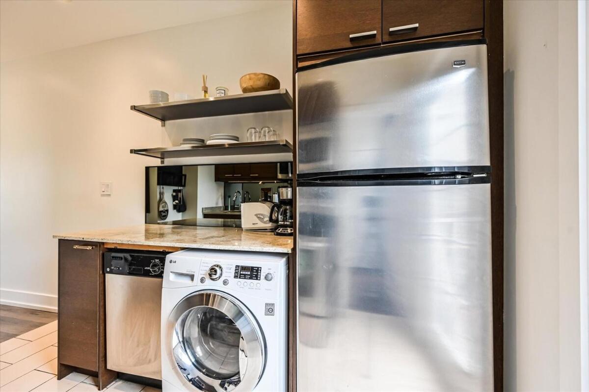 Apartment 1 Bedroom Oasis In Downtown Toronto