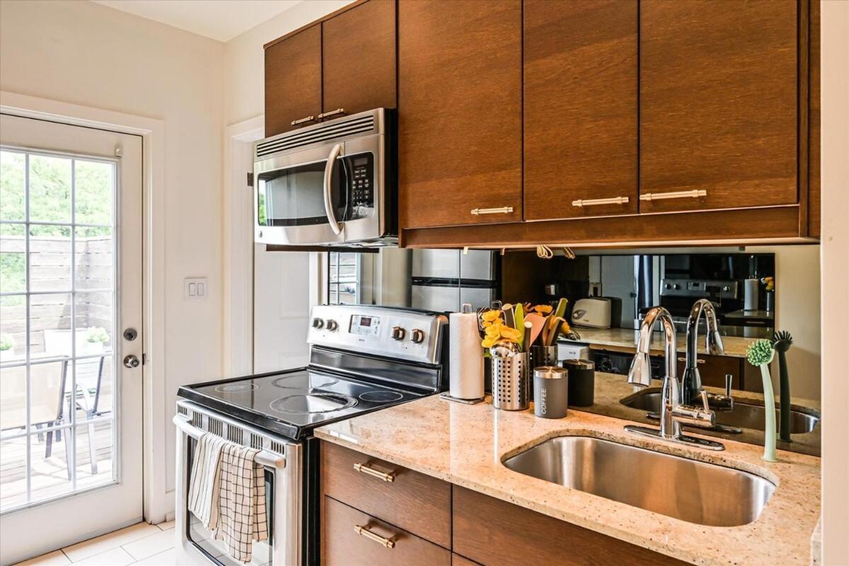 Apartment 1 Bedroom Oasis In Downtown