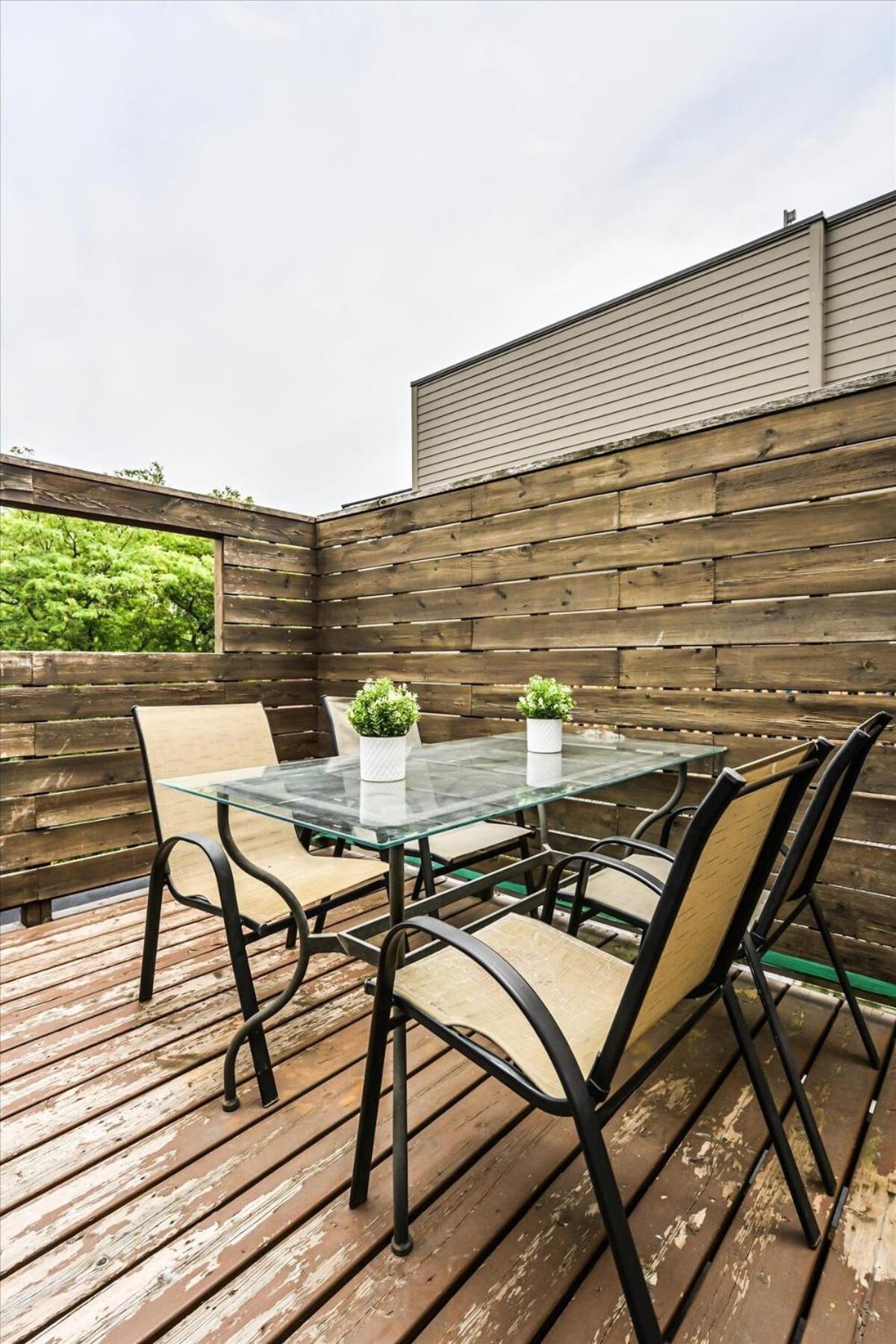 1 Bedroom Oasis In Downtown