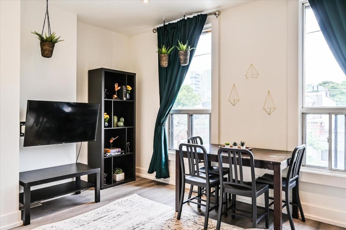 1 Bedroom Oasis In Downtown Apartment Toronto