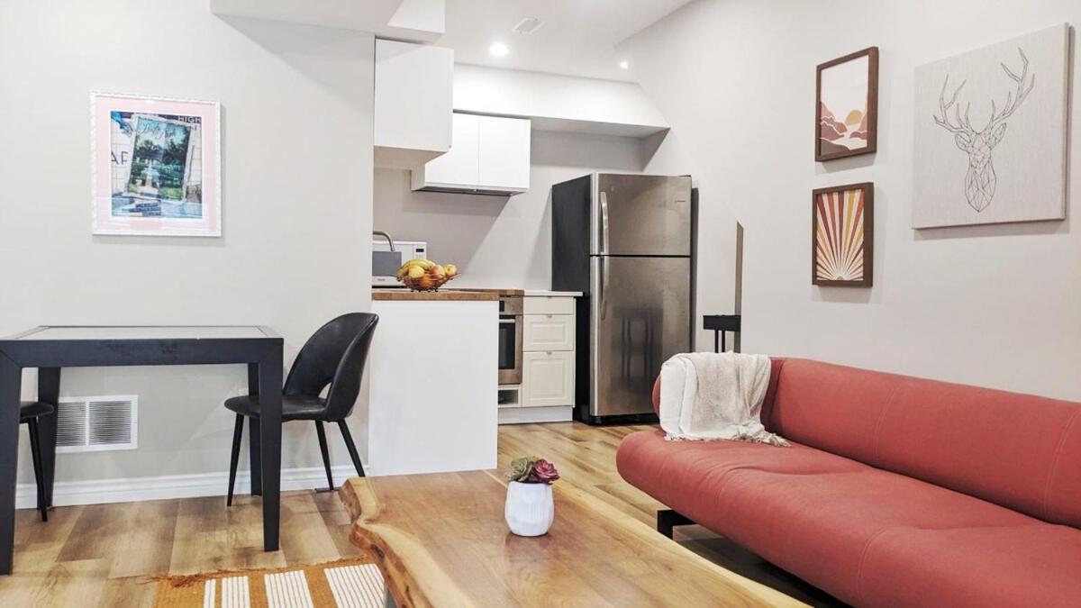 Apartment Modern New In Roncesvalles Toronto