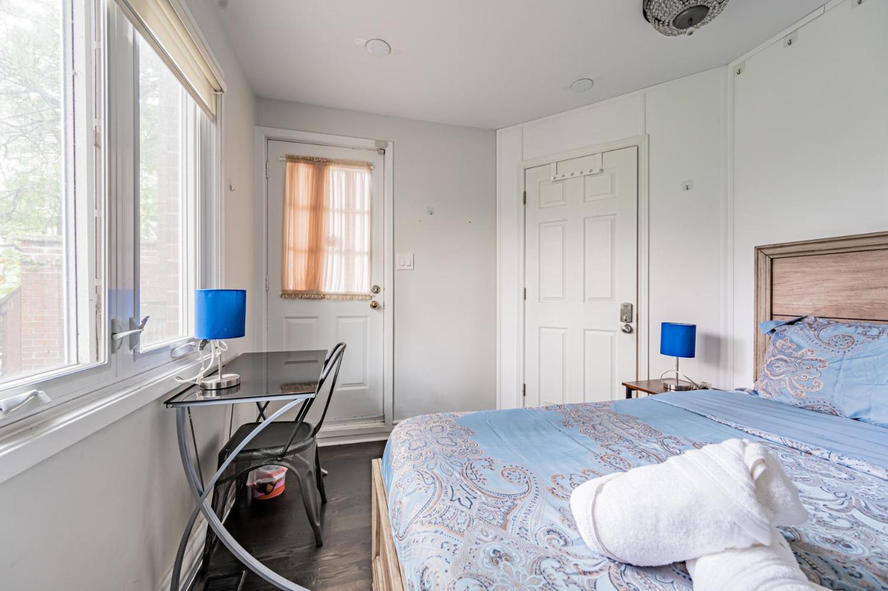 Villa 5br Townhouse Walk To Eaton Center, Downtown Core Toronto