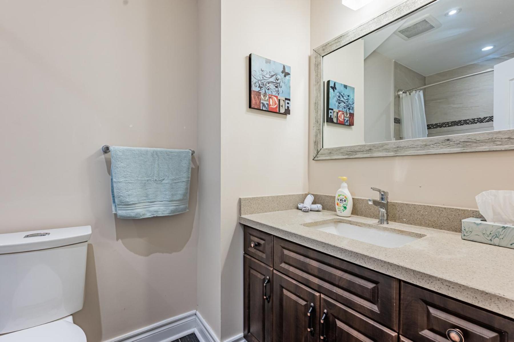 5br Townhouse Walk To Eaton Center, Downtown Core Villa