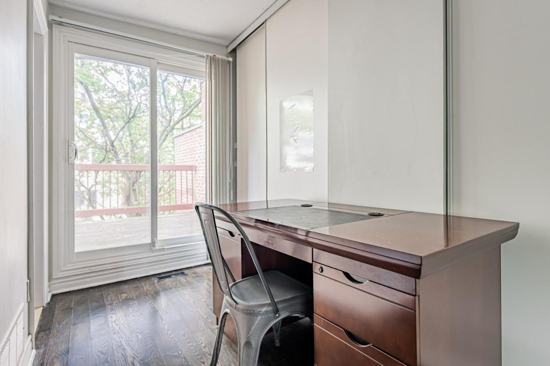 5br Townhouse Walk To Eaton Center, Downtown Core Toronto