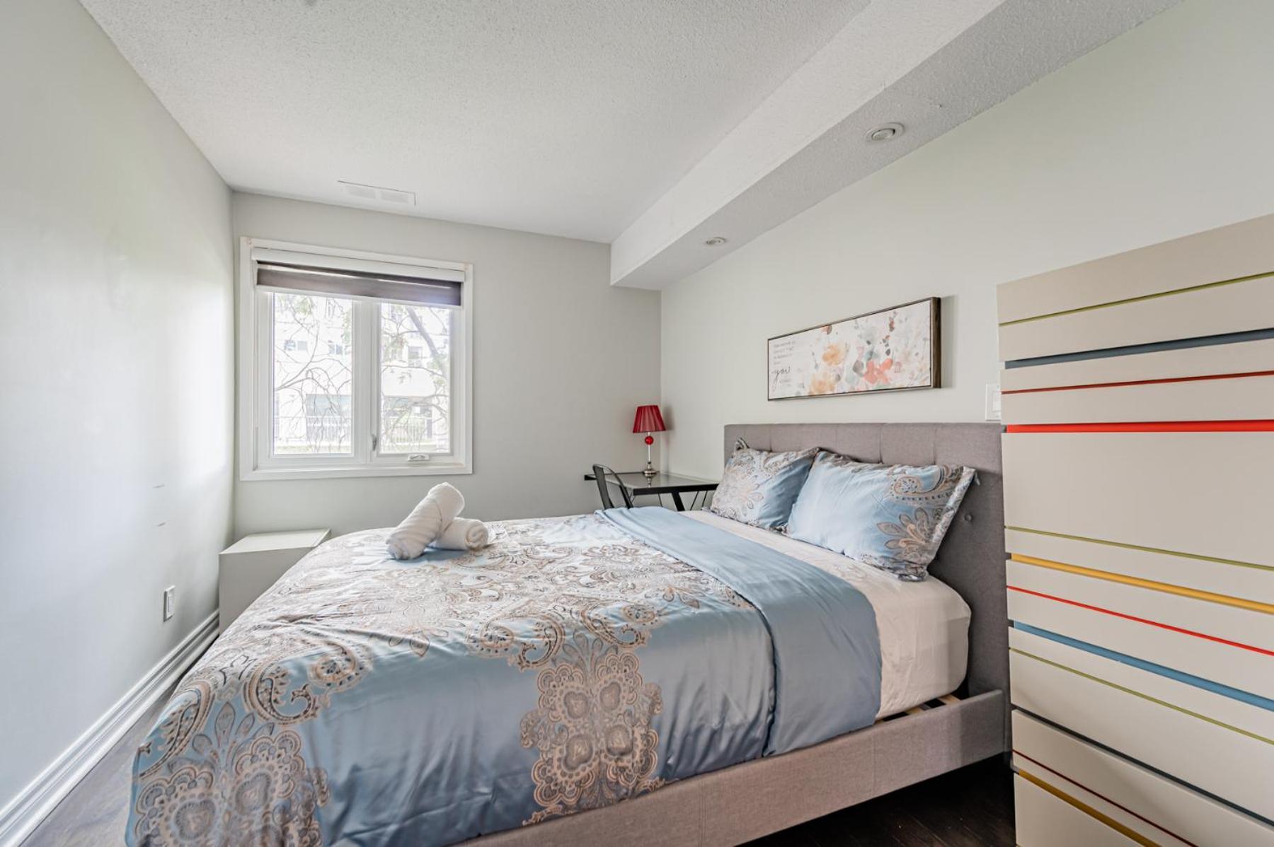 5br Townhouse Walk To Eaton Center, Downtown Core Villa