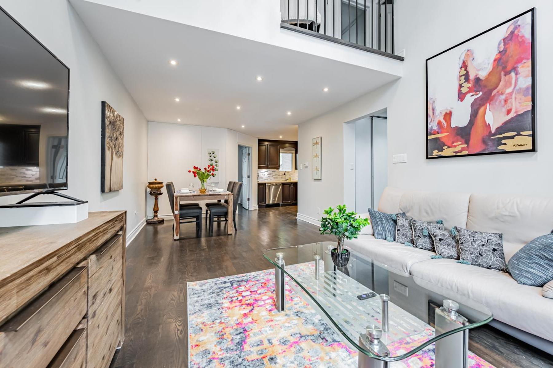 Villa 5br Townhouse Walk To Eaton Center, Downtown Core