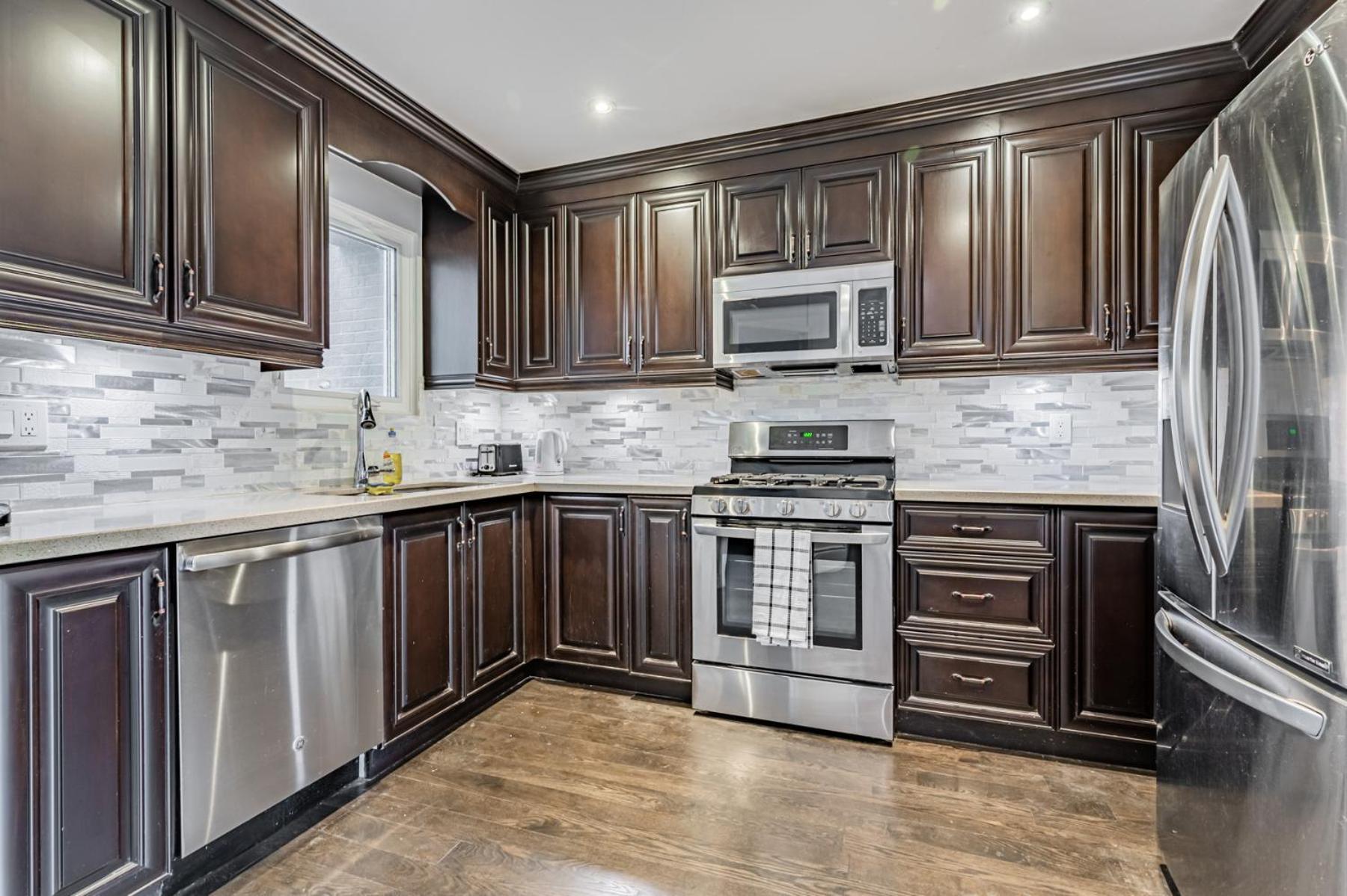 Villa 5br Townhouse Walk To Eaton Center, Downtown Core *