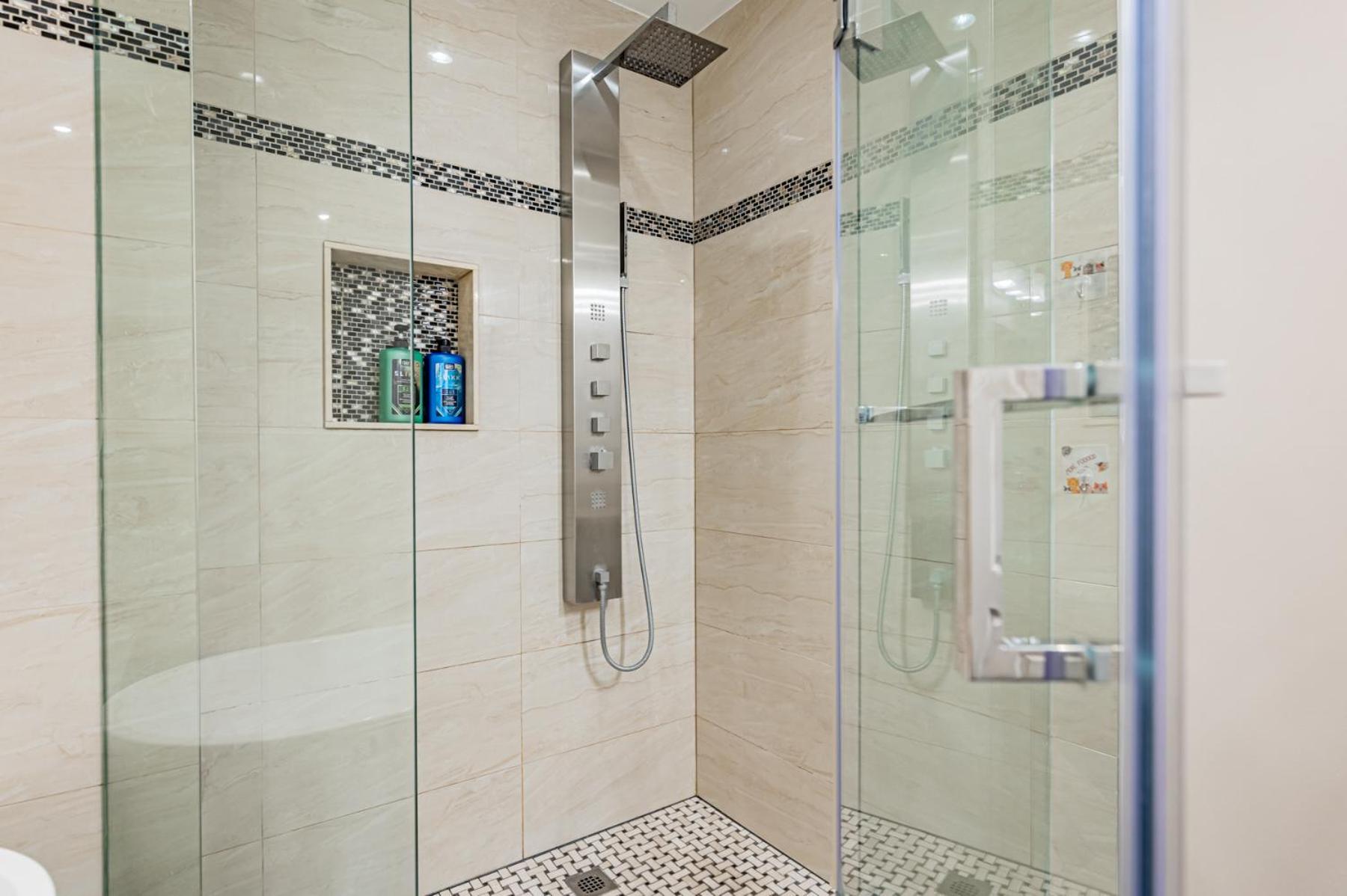 5br Townhouse Walk To Eaton Center, Downtown Core Villa
