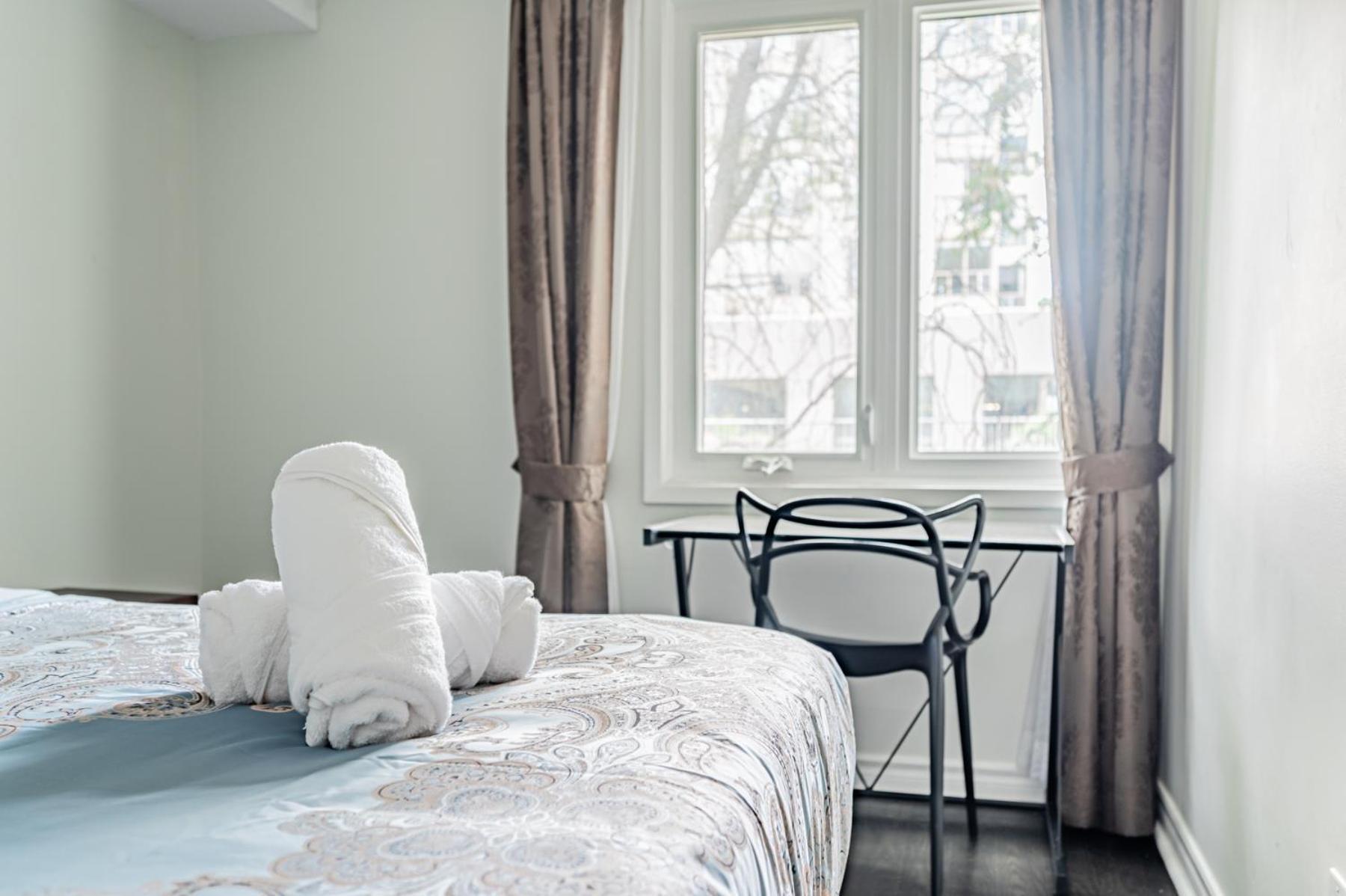 5br Townhouse Walk To Eaton Center, Downtown Core Villa Toronto