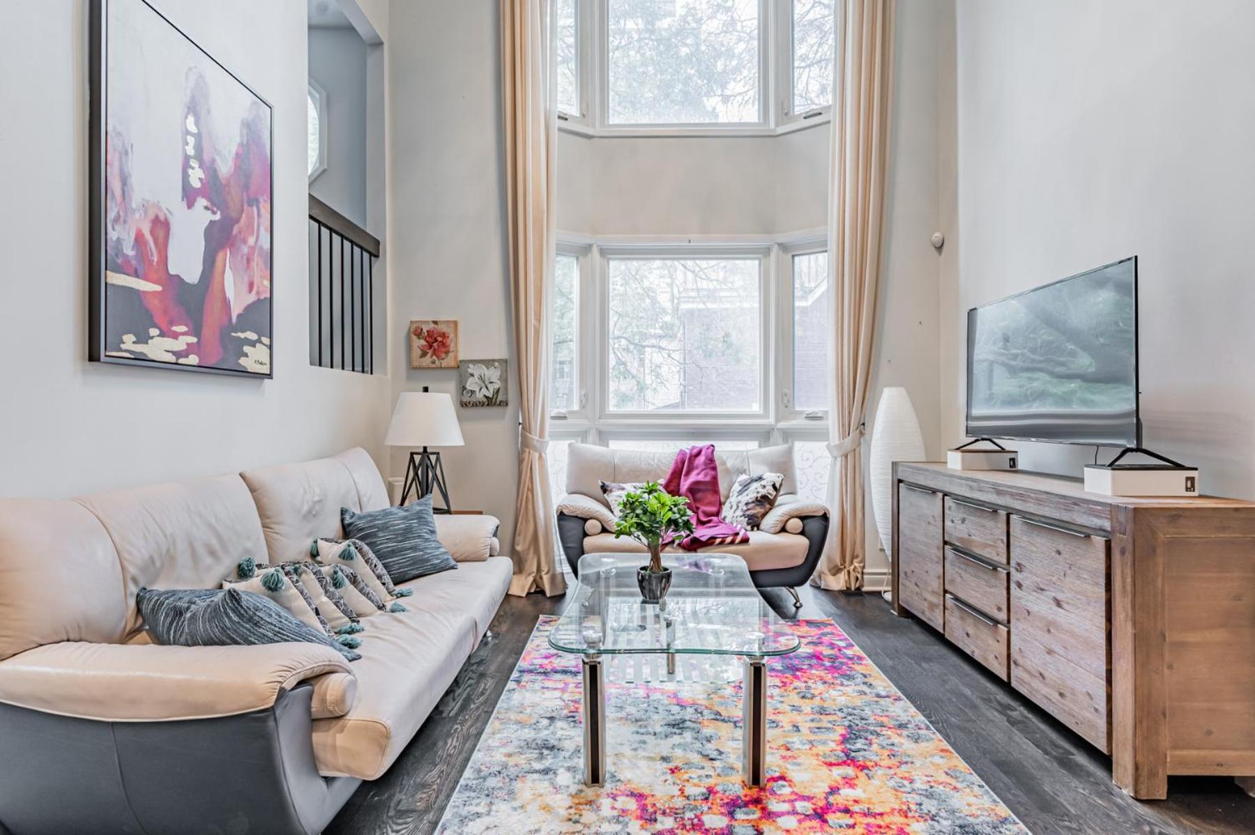 5br Townhouse Walk To Eaton Center, Downtown Core