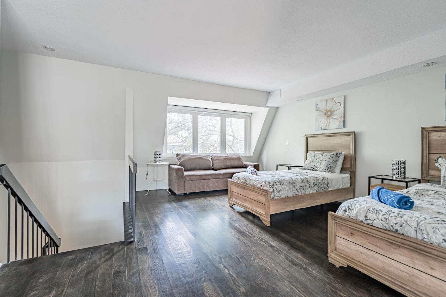 5br Townhouse Walk To Eaton Center, Downtown Core Villa Toronto