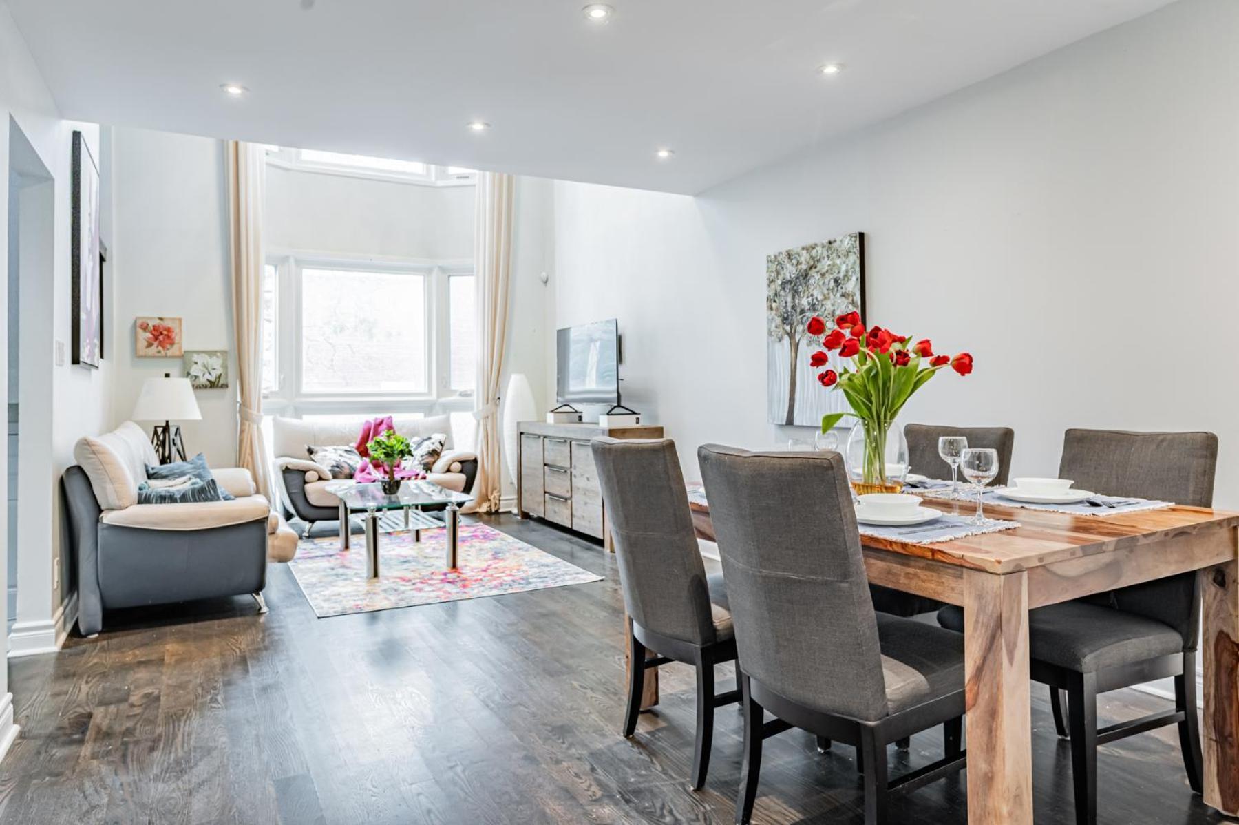 Villa 5br Townhouse Walk To Eaton Center, Downtown Core Toronto