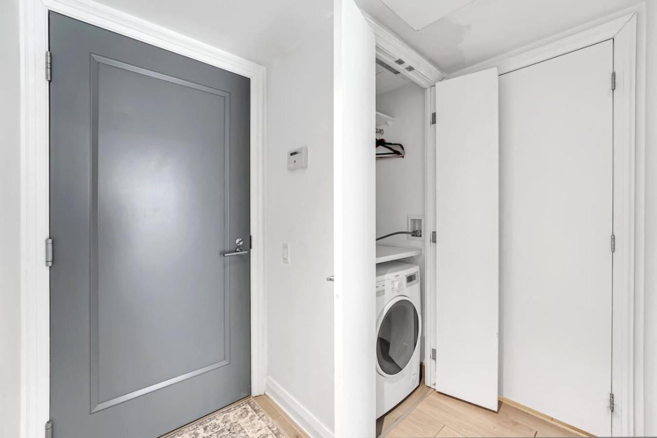 Luxe Yorkville Unit Near Restaurants Fashion Ttc Toronto