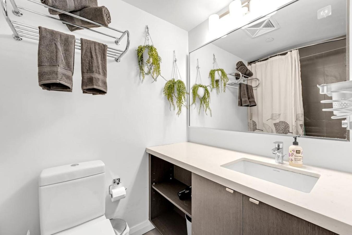 Luxe Yorkville Unit Near Restaurants Fashion Ttc Holiday home *