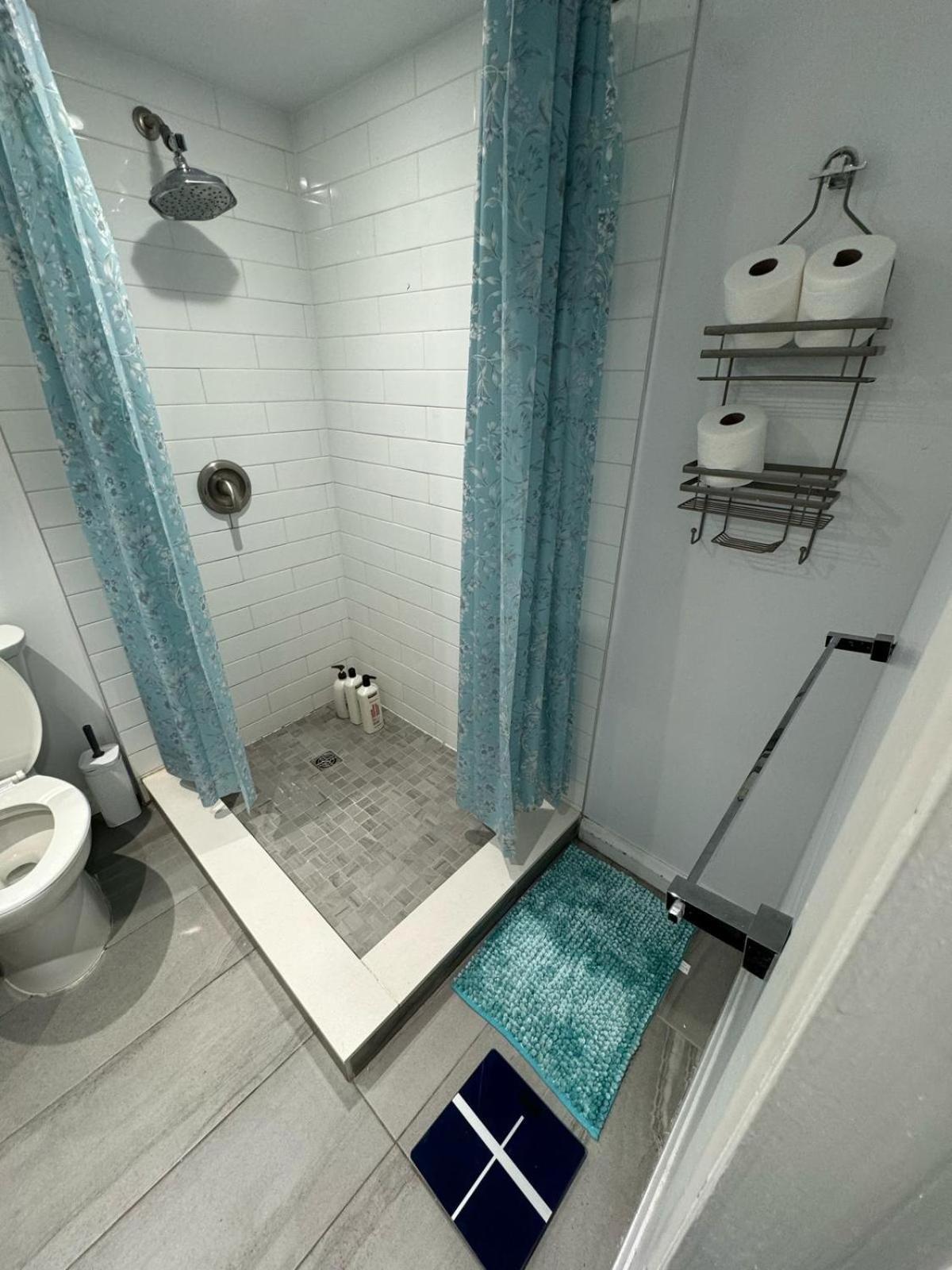 Brawley Avenue - Sleep 6 * Toronto
