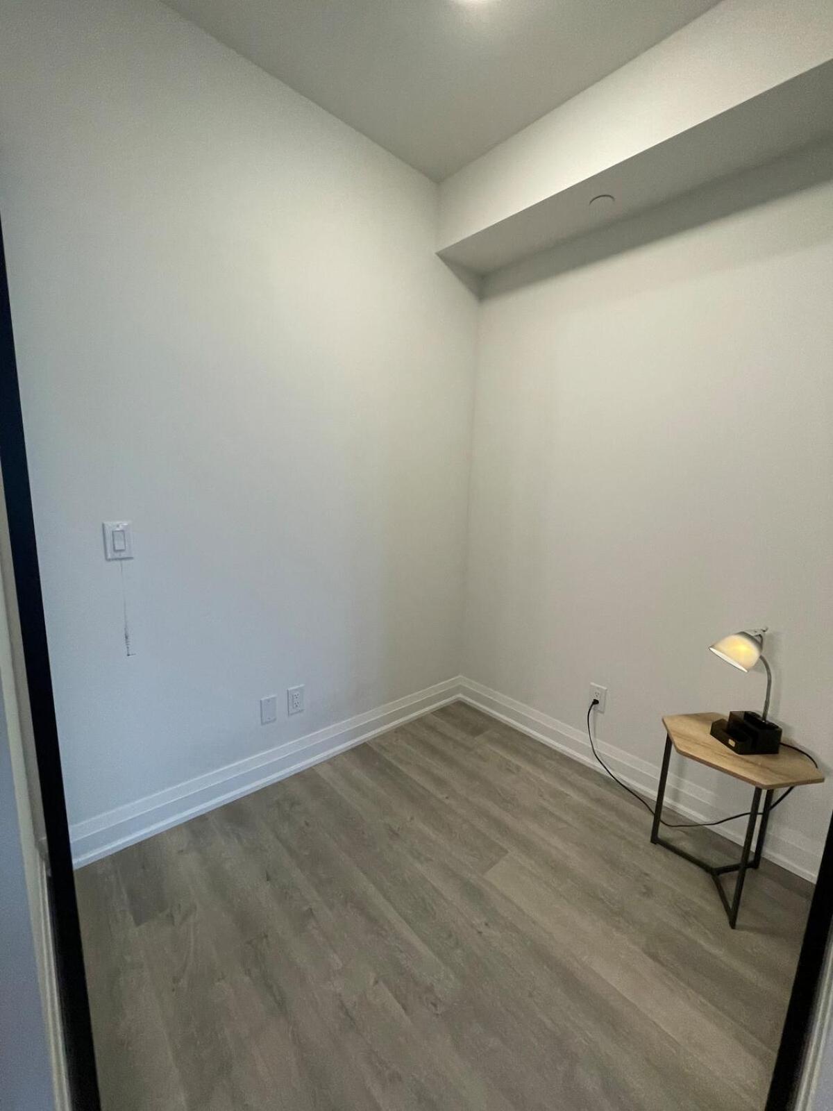 Luxury 1br& Den Minutes To Transit & Danforth