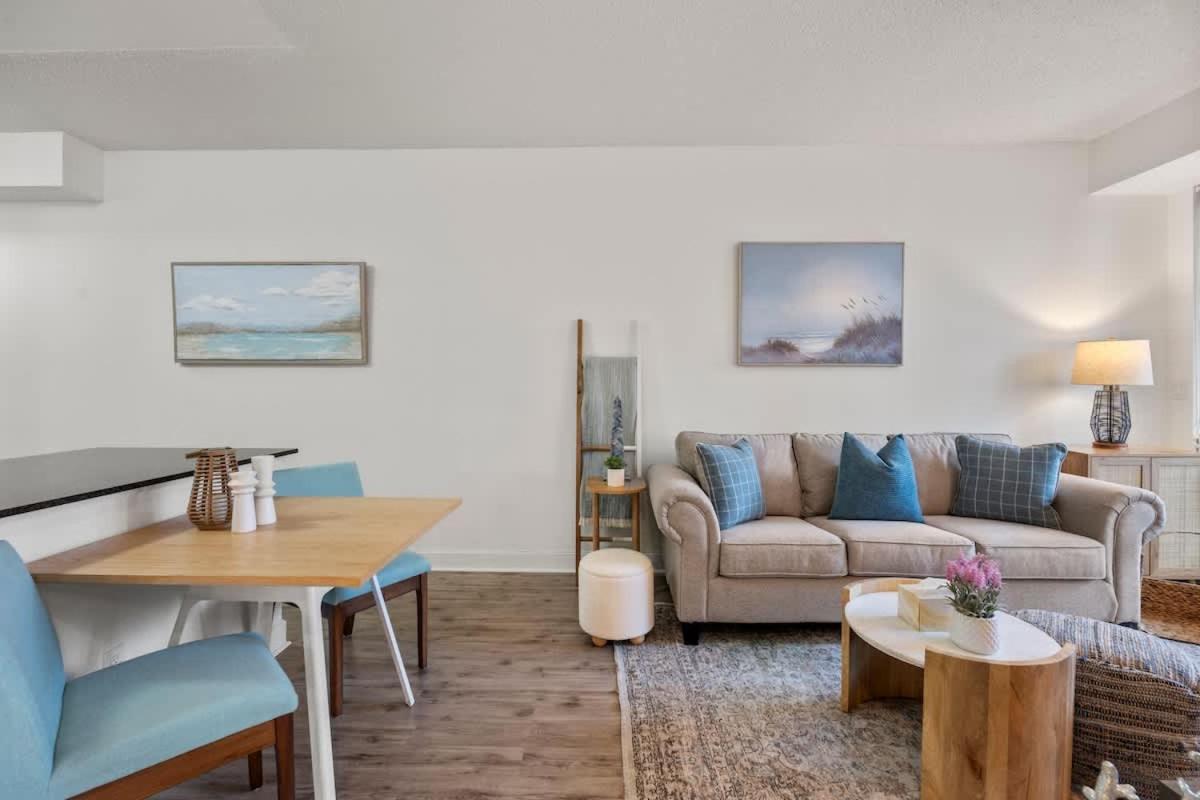 Charming With Private Terrace In Etobicoke Toronto