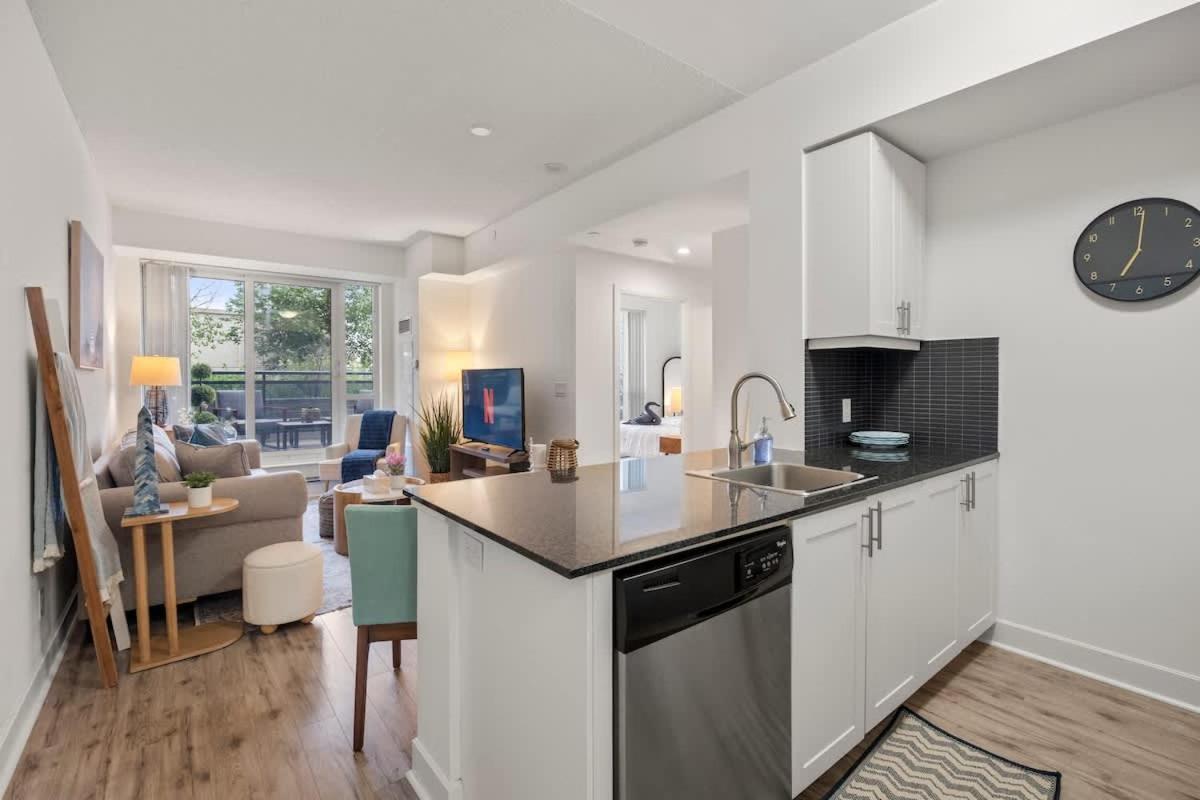 Apartment Charming With Private Terrace In Etobicoke Toronto