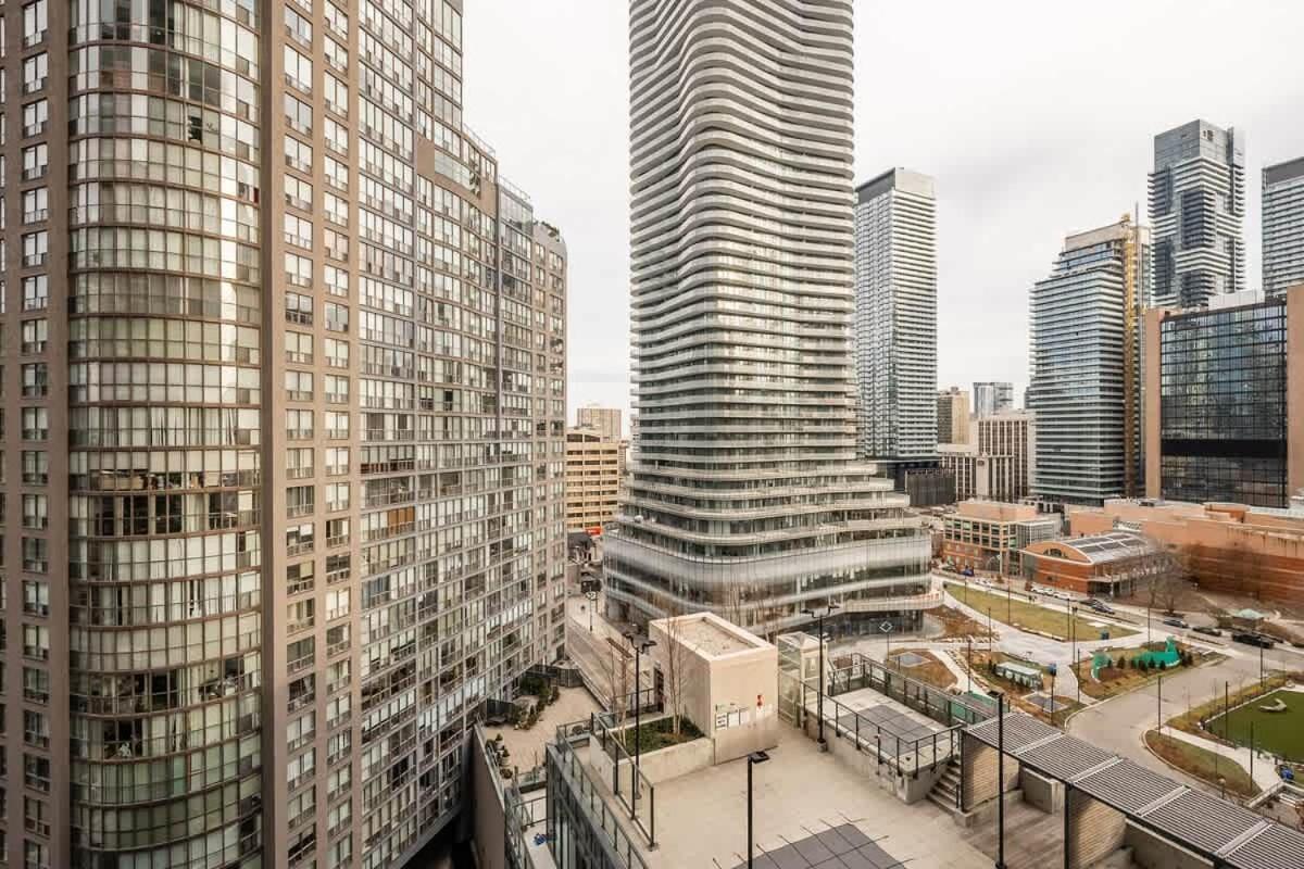 Luxury 1bdr In Downtown * Toronto