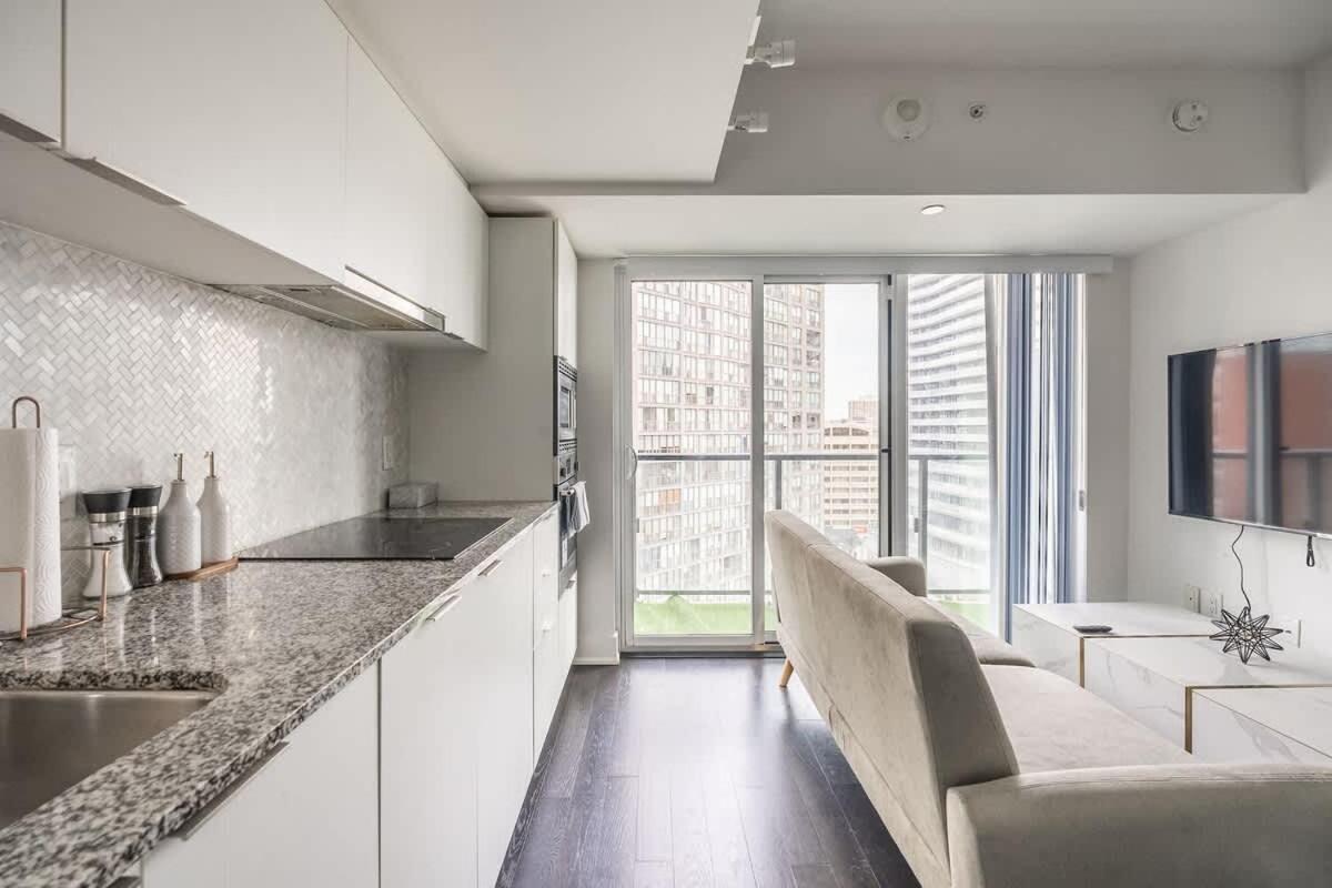 Luxury 1bdr In Downtown *