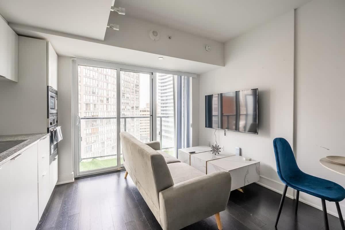 Luxury 1bdr In Downtown *