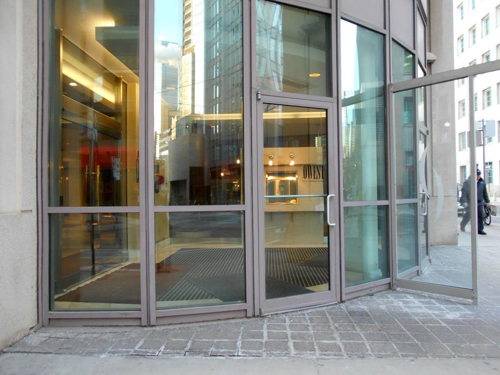 City - Downtown Toronto, Simcoe Street *