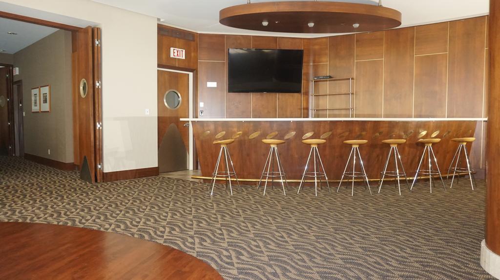 City - Downtown Toronto, Simcoe Street Apartment Toronto