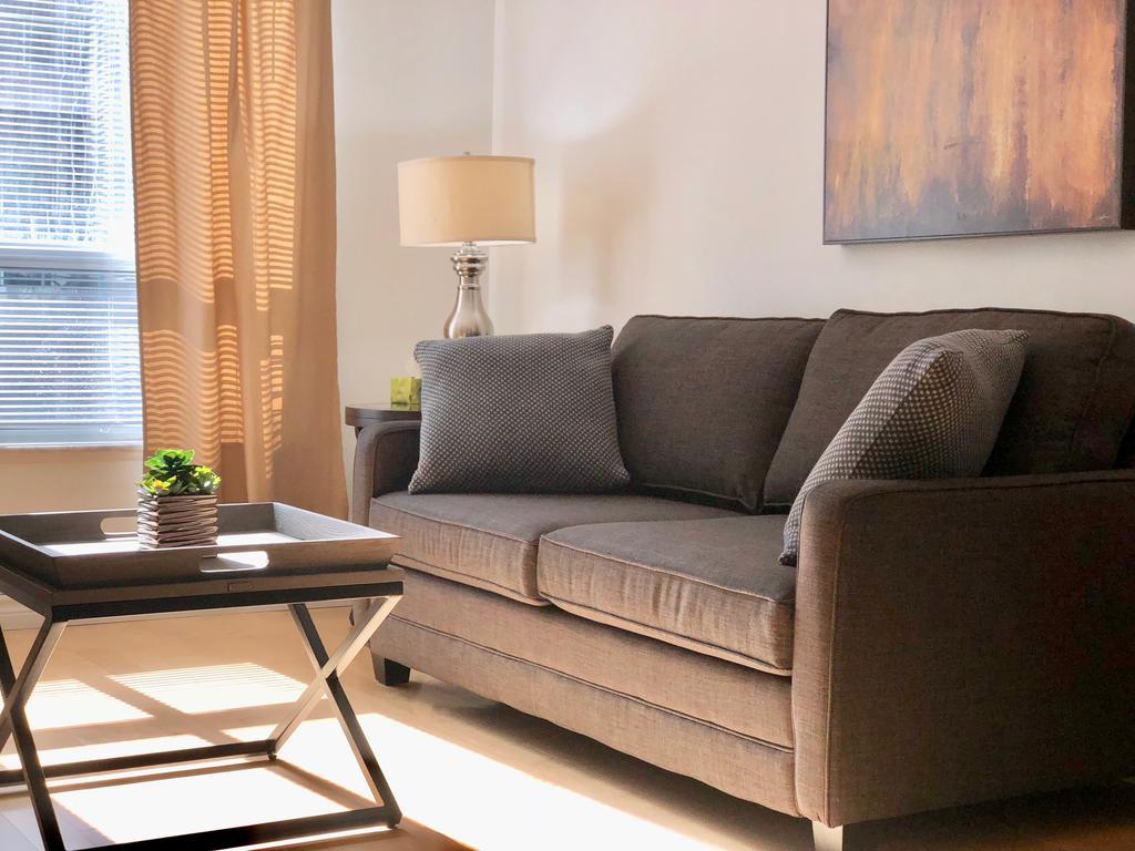 City - Downtown Toronto, Simcoe Street Apartment *