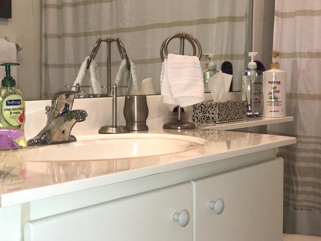 City - Downtown Toronto, Simcoe Street Apartment