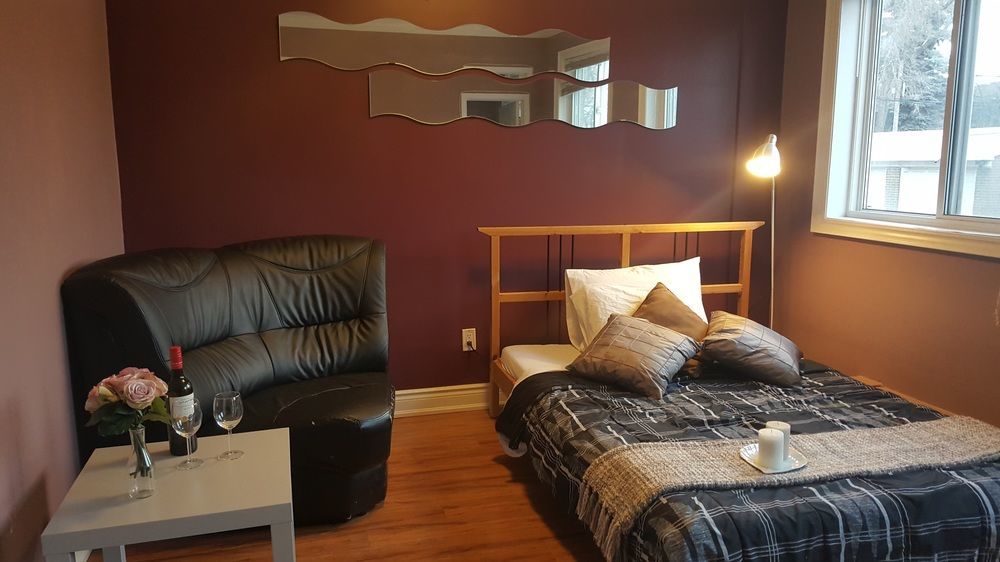 Hotel Kashaneh - 27 Greenbriar Toronto