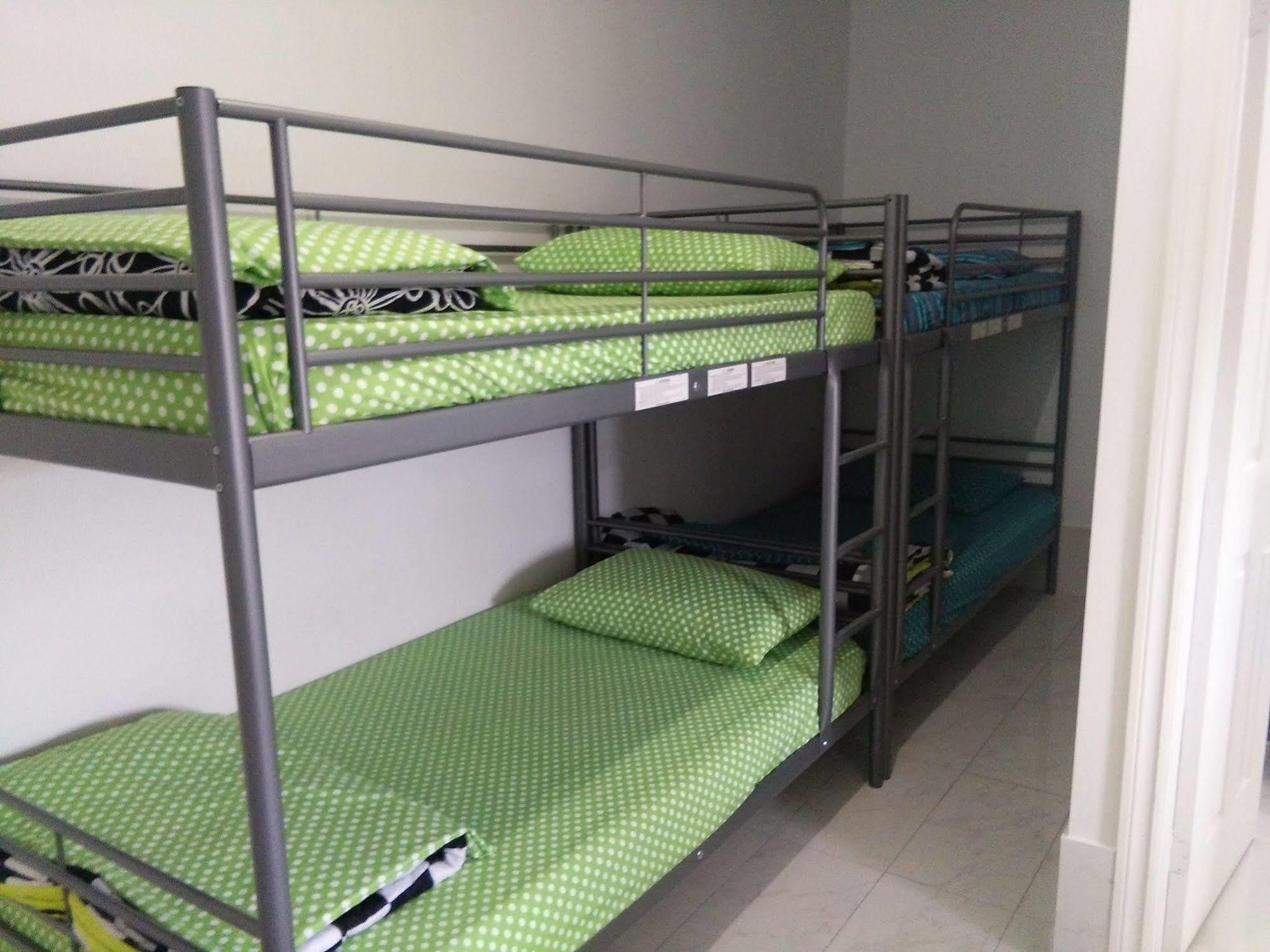 Chinatown Travellers Guest house Toronto